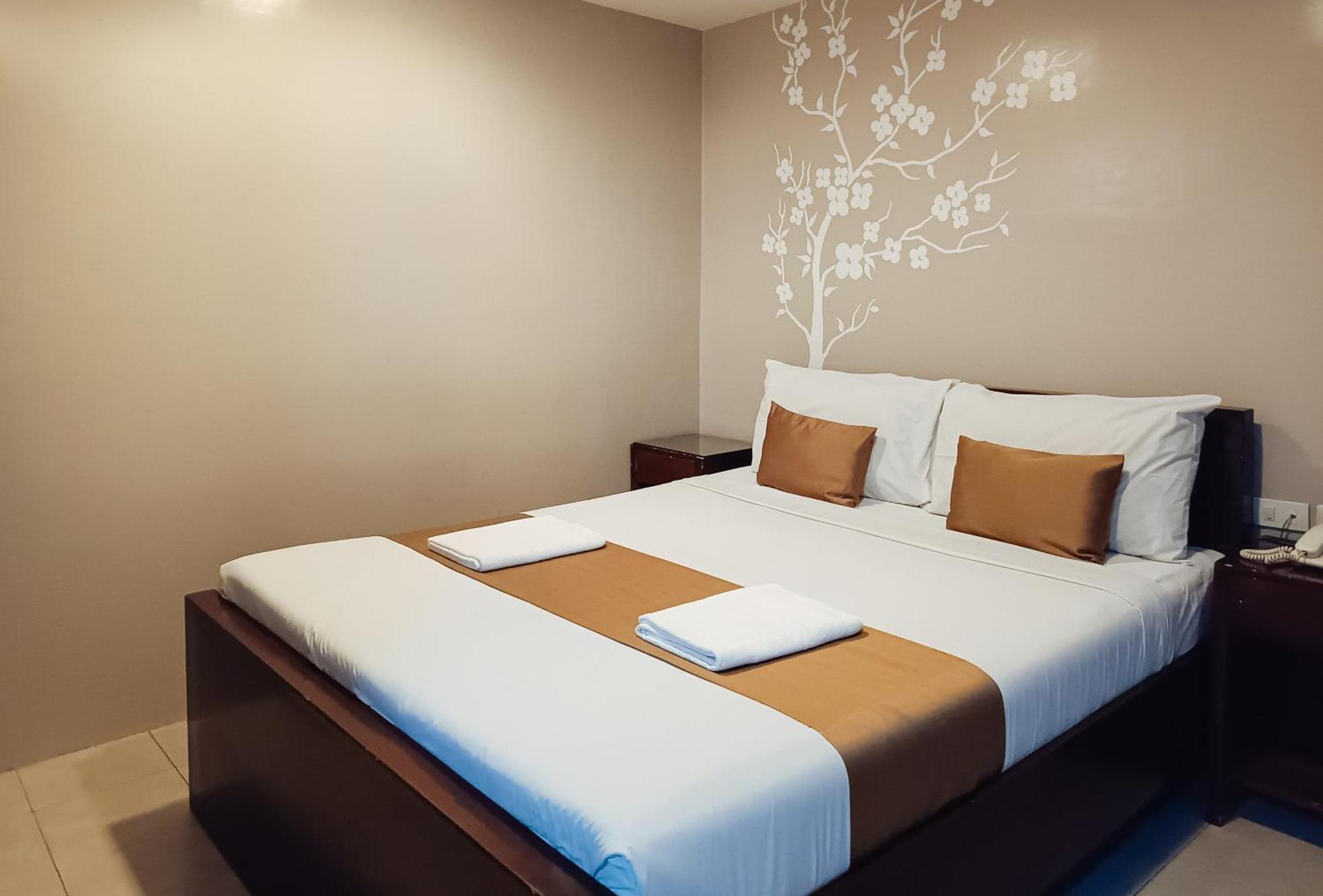 Hotel Juliana By Reddoorz Tuguegarao City Eksteriør billede