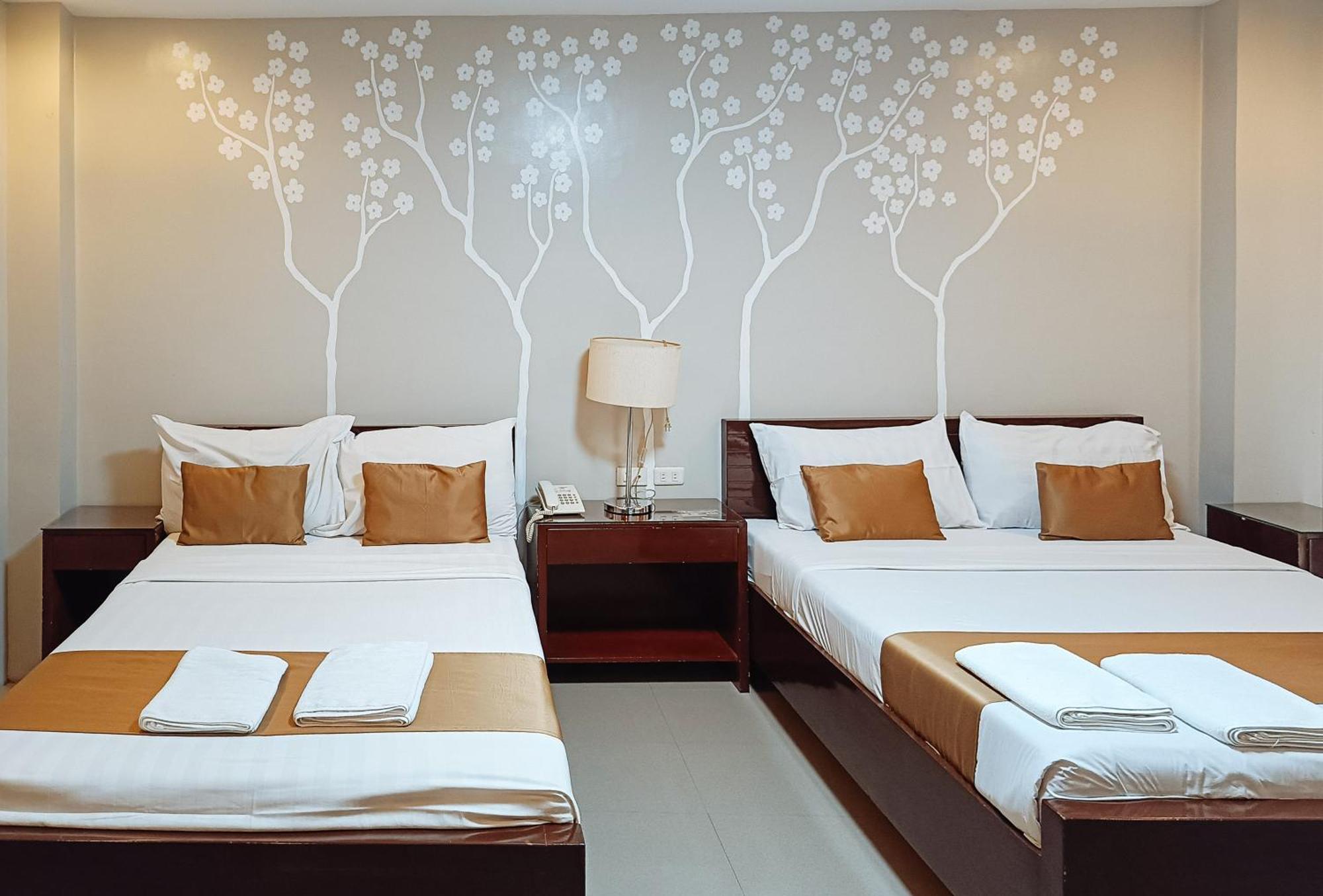 Hotel Juliana By Reddoorz Tuguegarao City Eksteriør billede